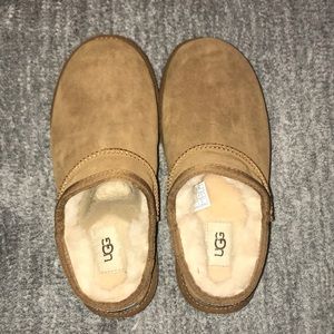 UGG Shoes - New Classic Ugg Slippers- Chesnut UGG Shoes - New Classic Ugg Slippers- Chesnut